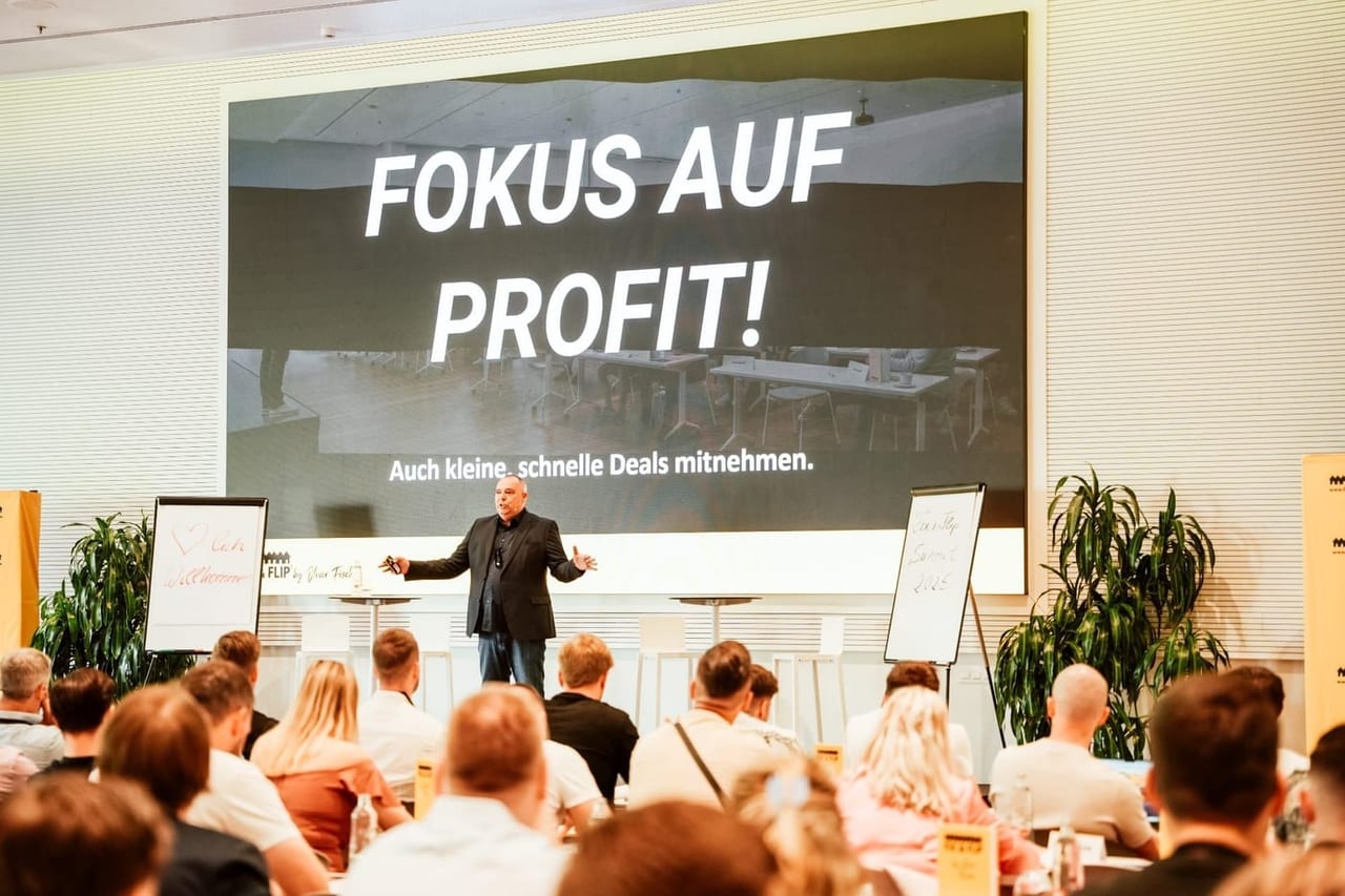 Oliver Fischer bei einer Präsentation